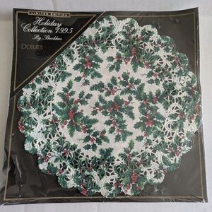 Vintage Pack 10" Paper Christmas Doilies Red Green 15 Per Pack NEW